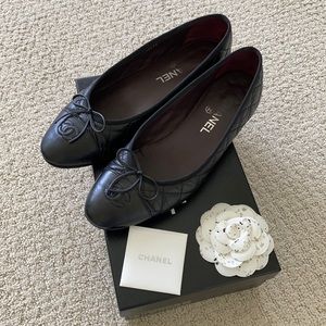 Chanel black classic ballerina flats